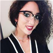 Laureata in lingue impartisce lezioni di Inglese e spagnolo